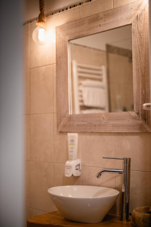 Love & Fama Hotel Sabaudia Ngoại thất bức ảnh